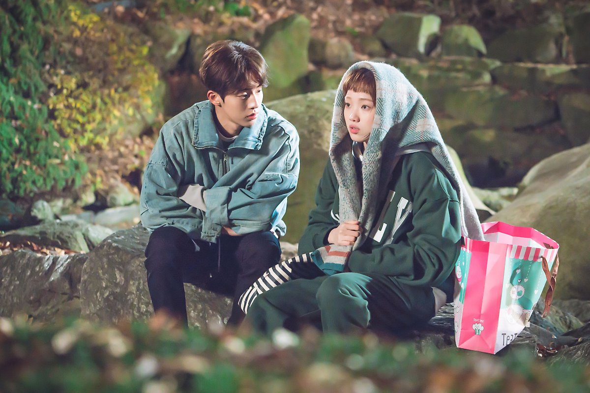 南柱赫紧牵李圣经:她是我的女友