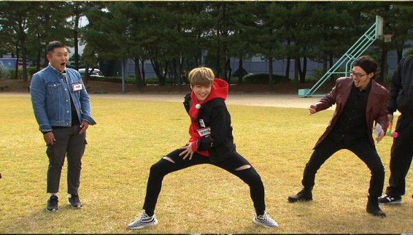 《running man》姜丹尼尔再现性感「摸大腿舞」,李光洙大长腿也要来