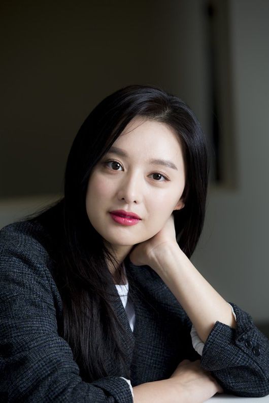 金智媛承认对朴叙俊心动过:「与他拍爱情戏分时总感到很紧张.」