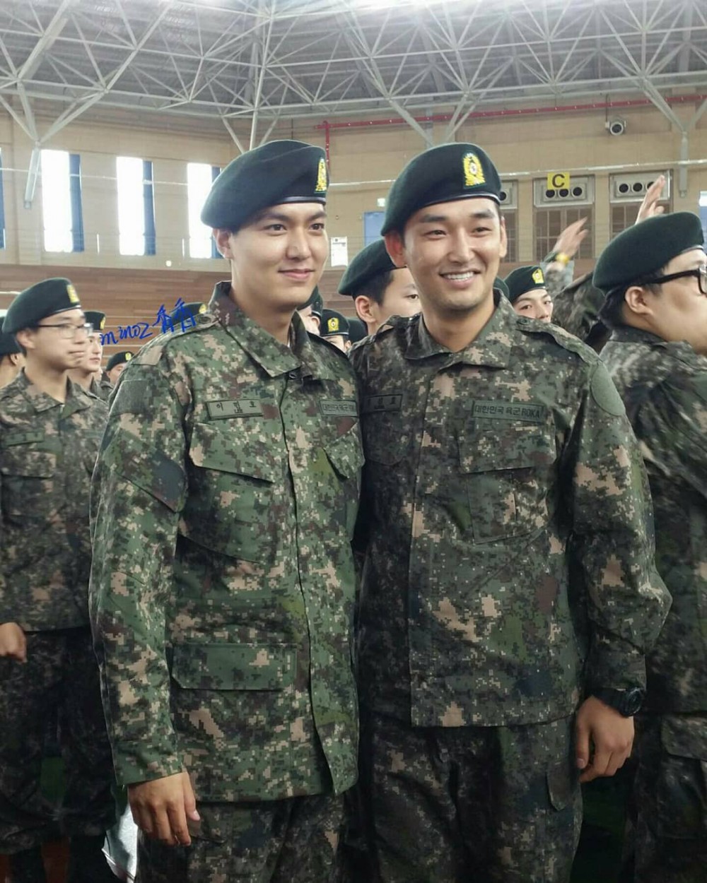 李敏镐顺利完成4周新兵训练,重返岗位以公益兵身份服务社会