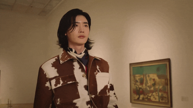 李鍾碩久違出席2021首爾時裝秀!魅惑中長髮、霸氣台步展現狂野氣勢~