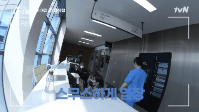 韓劇《機智醫生生活2》曹政奭「連摔帶滾」慘樣竟得來拍手叫好?讓鄭敬淏等人無言笑翻~