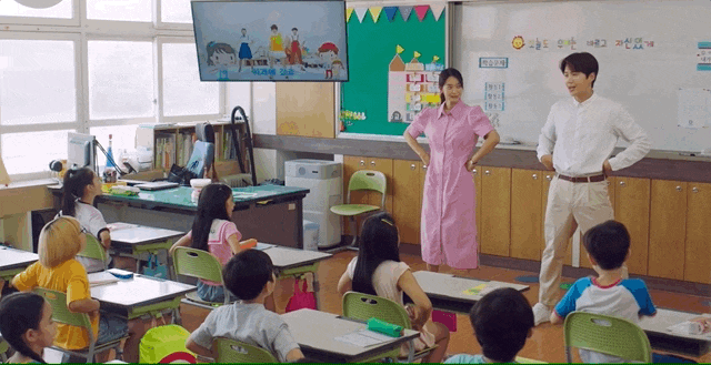 接著惠珍受邀到小學宣導牙齒的重要性,由於表美善不舒服因此找了斗植幫忙,沒想到洪斗植竟然有娛樂講師的執照